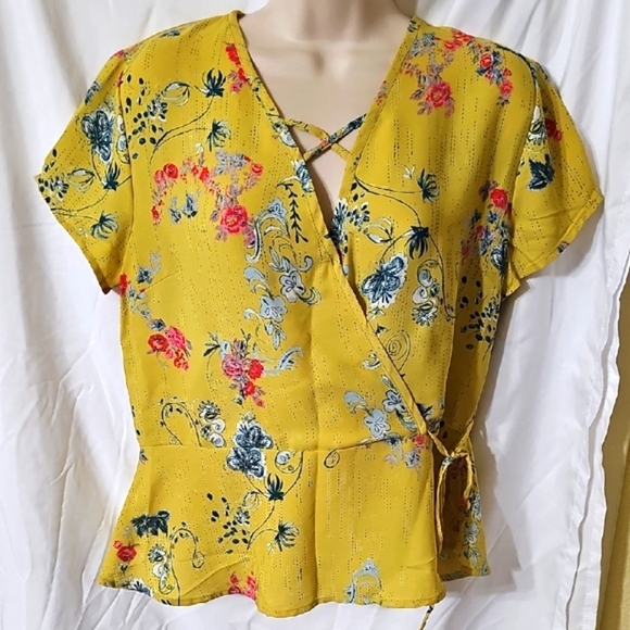 Elegant Floral Wrap Blouse in Yellow.   4 - Picture 2 of 7